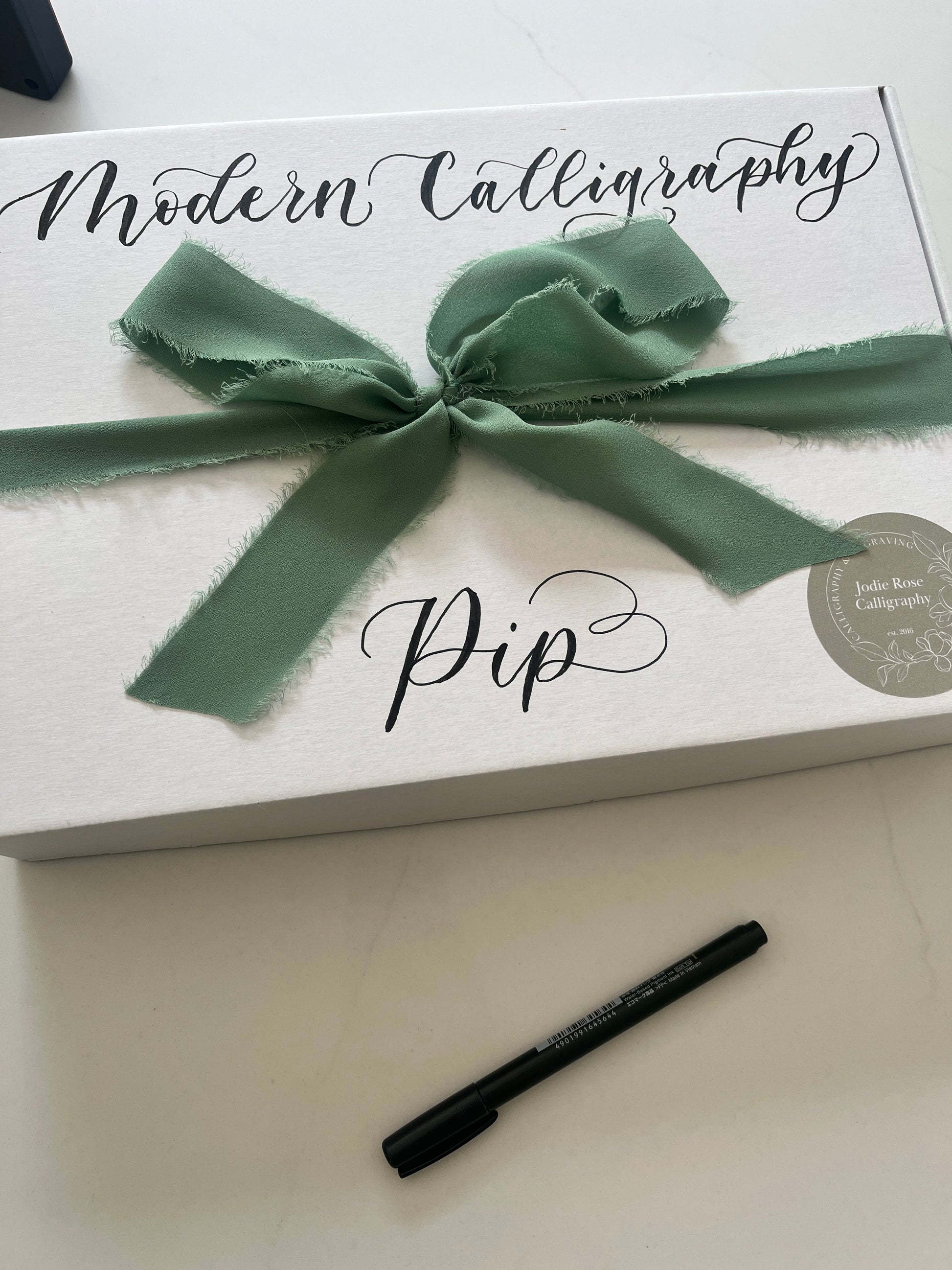 Modern Calligraphy Kit for Beginners - Complete Starter Set with calligraphy pen holder, nib, Ink, and Instructional Guided worksheets, brush pen uppercase calligraphy letters and gold ink