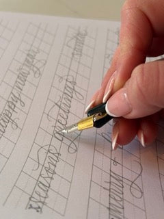 Oblique calligraphy pen holder